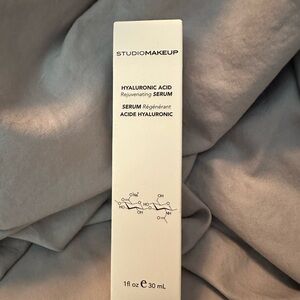 STUDIOMAKEUP Hyaluronic Acid Rejuvenating Serum